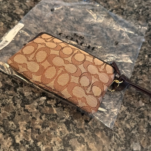 Coach wristlet classic monogram logo wristlet NWT - Picture 4 of 9